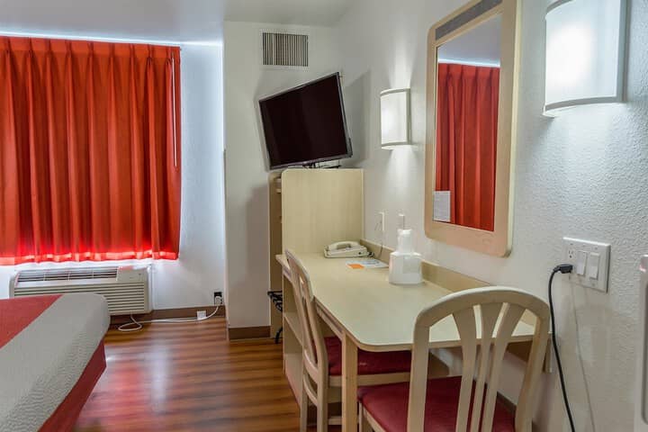 Room 12 of 27