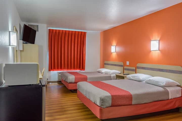 Room 14 of 27