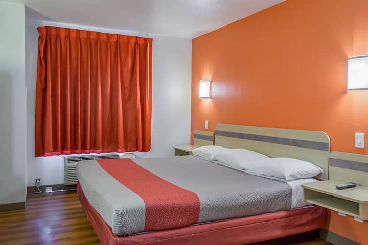 Room 9 of 27