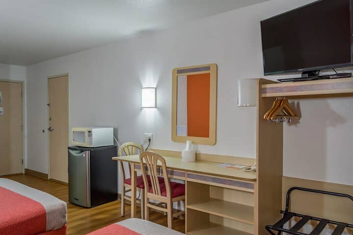 Room 17 of 27
